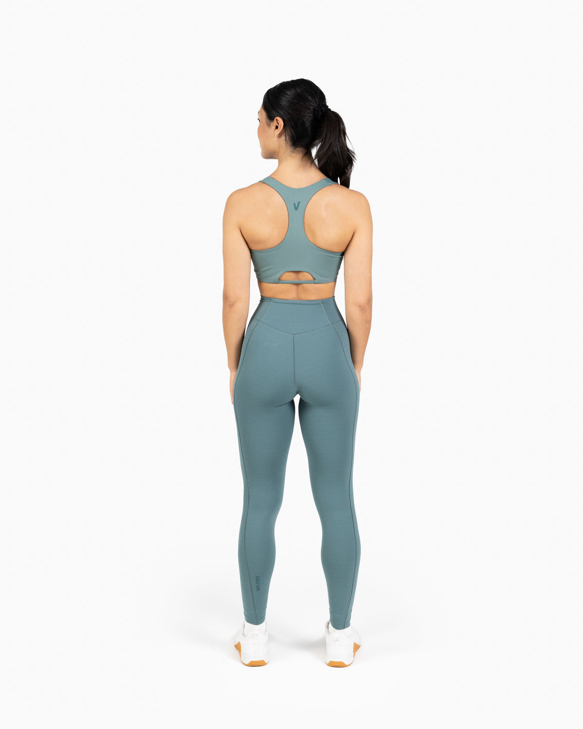 Low neck bra Holo Velites model back color_Pine green