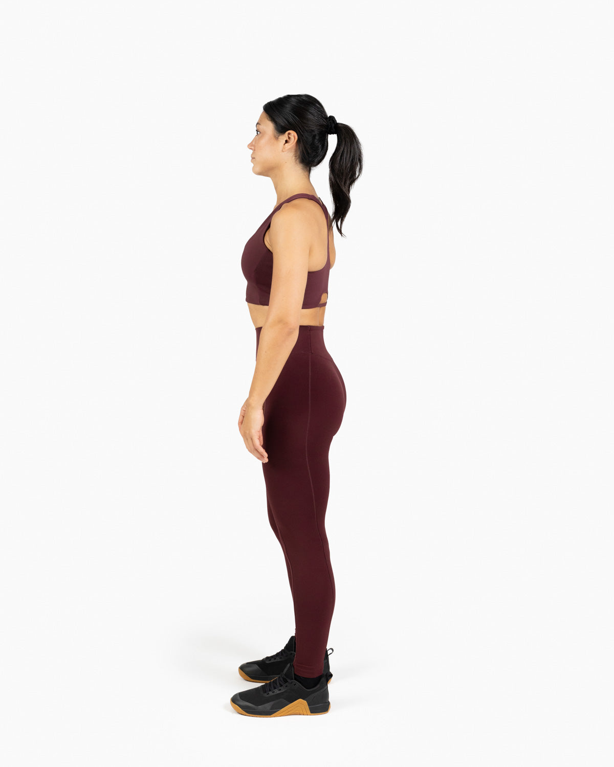 Low neck bra Holo Velites model side color_Pomegranate
