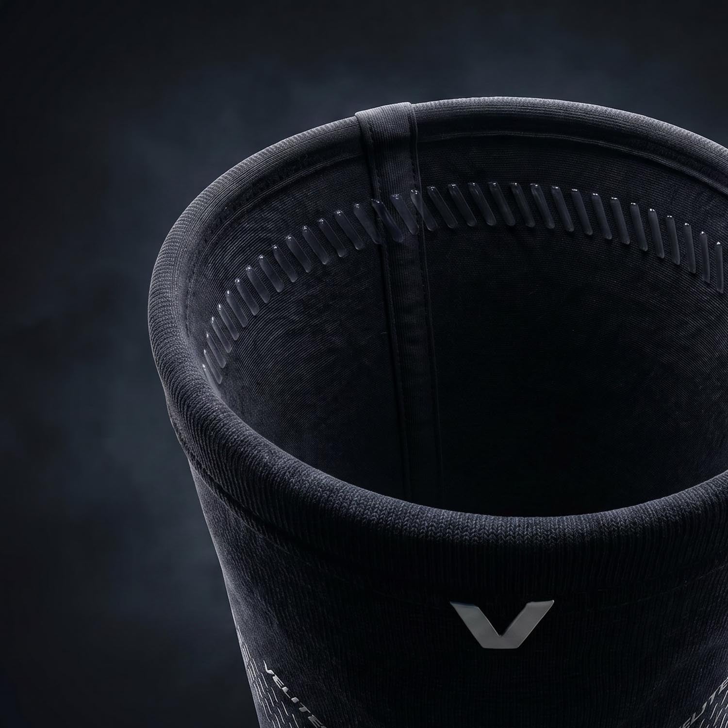 VELITES POWER 5 mm knee sleeve top detail black