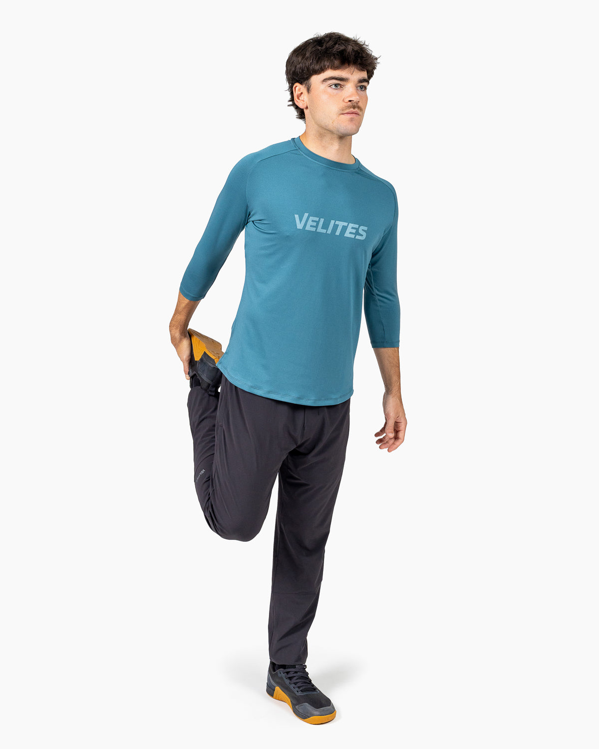 Velites Holo 3/4 Sleeve Tee in azione colore_Denim Blue