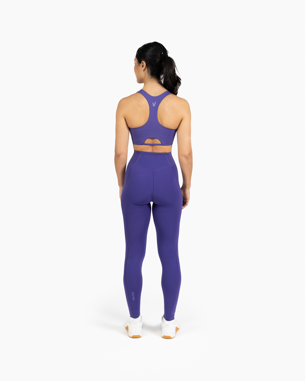 Low neck bra Holo Velites model back color_Witchy purple