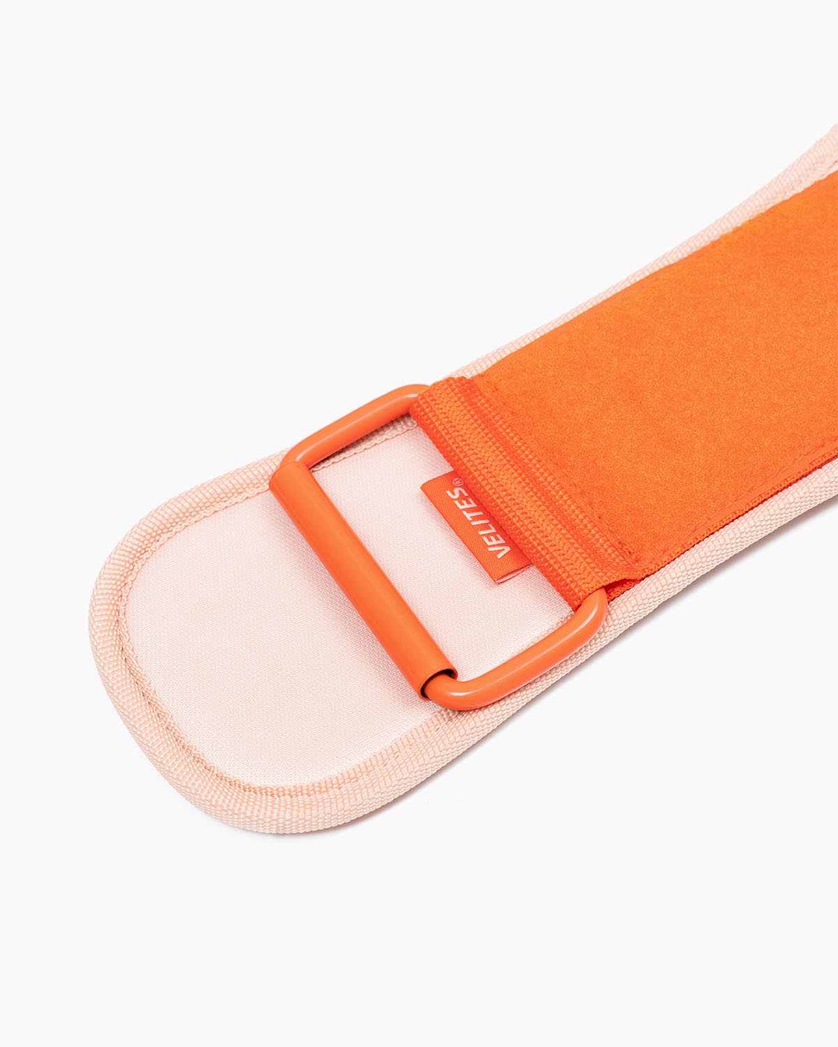 Buckle detail of the Velites weightlifting belt for CrossFit — orange